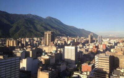 ¿Cómo comprar una propiedad en Venezuela si no puedo viajar a firmar?